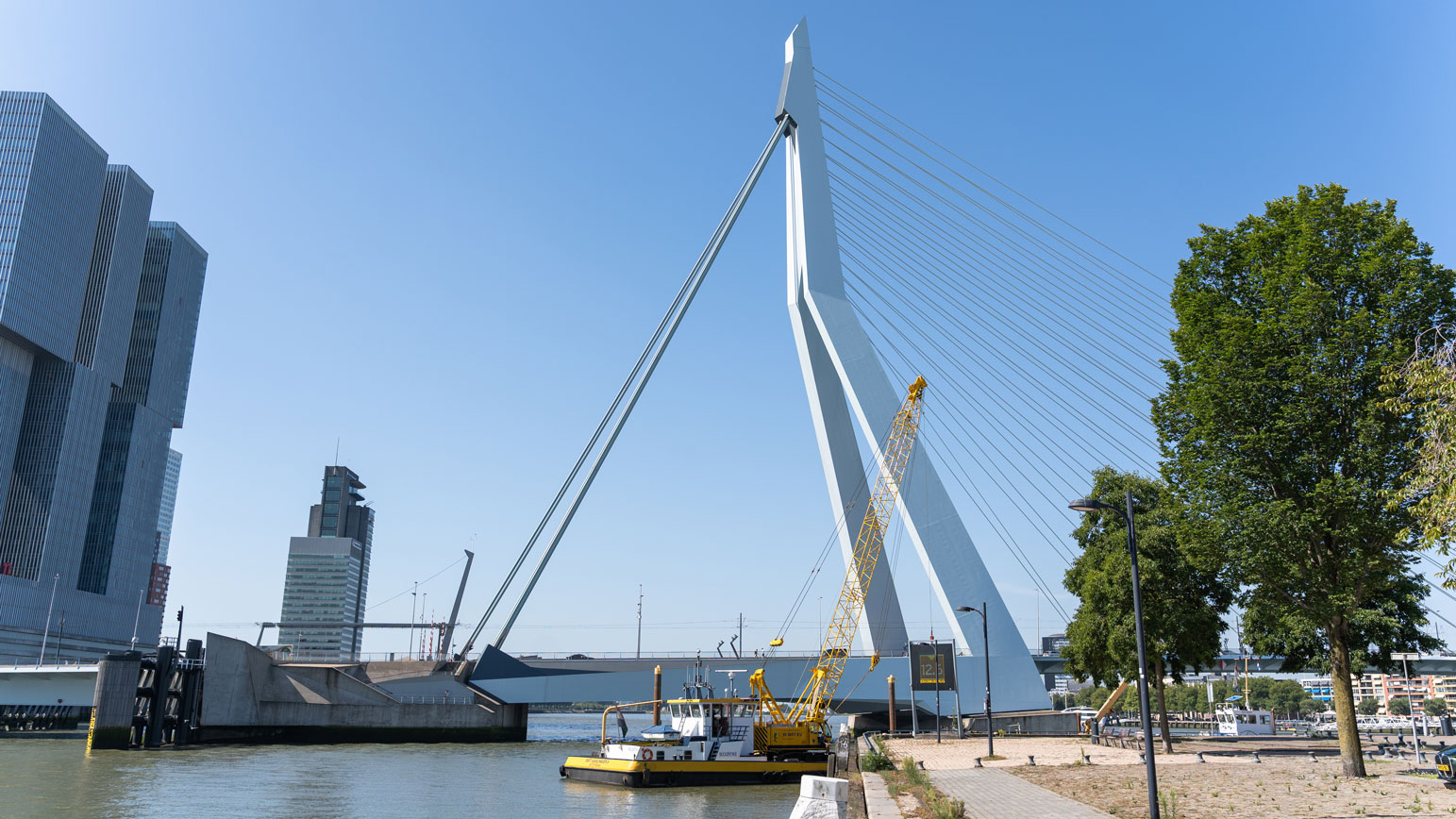 W-Smit---Erasmusbrug-HC-70web w smit, erasmusbrug, onderhoud, noordereiland, duikinspectie, kraanschepen, damwanden, smit waalhaven 8